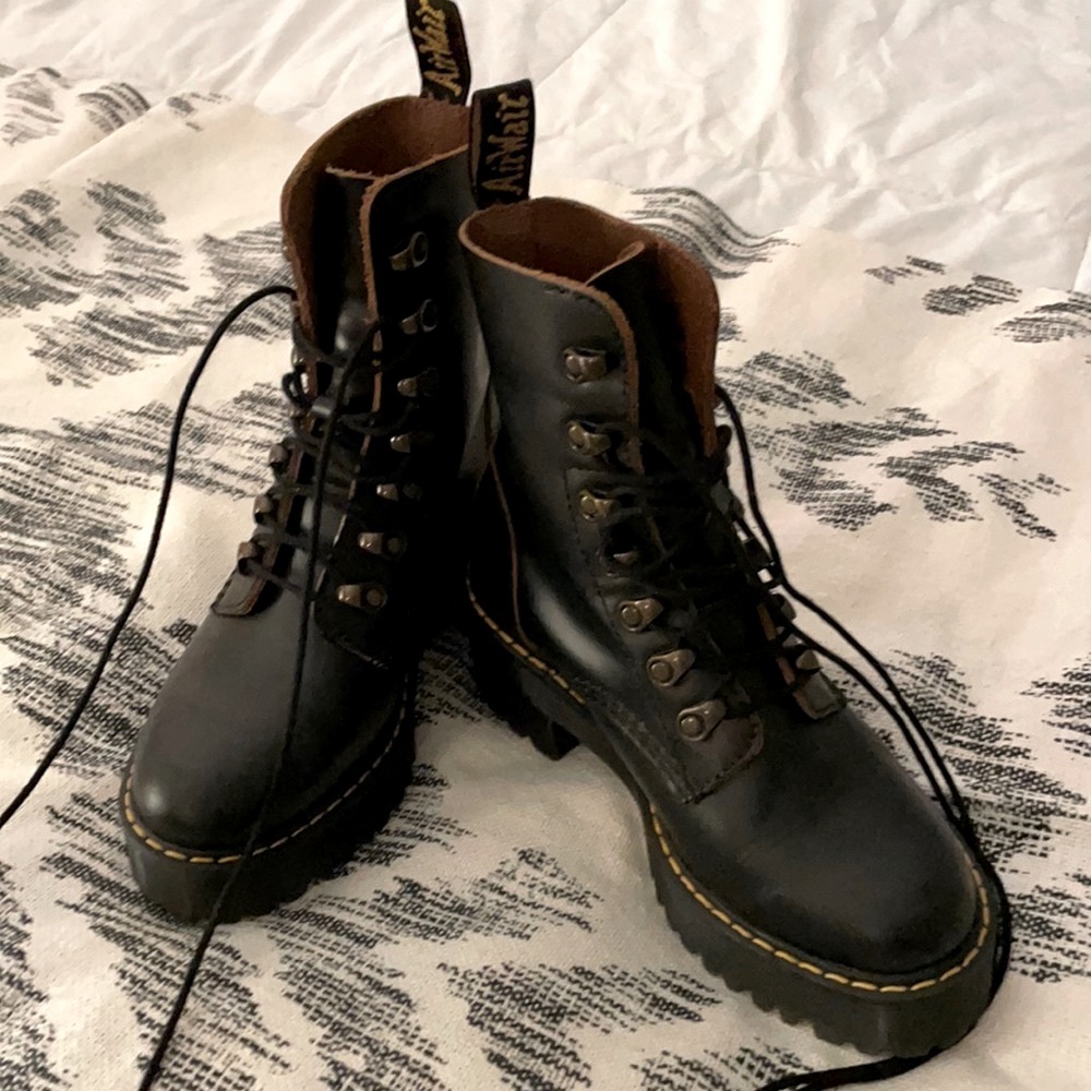 🖤 New Dr. Martens Leona Combat Boots! 🖤